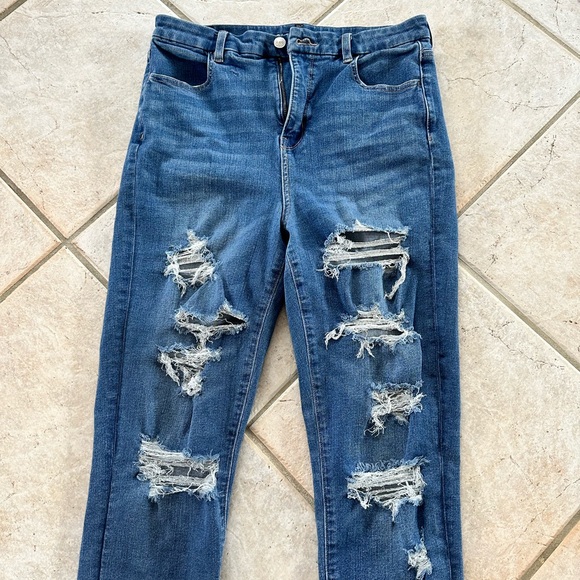 American Eagle The Dream Team Jeans - Super Stretchy with Rips & Highwaisted - Picture 2 of 6